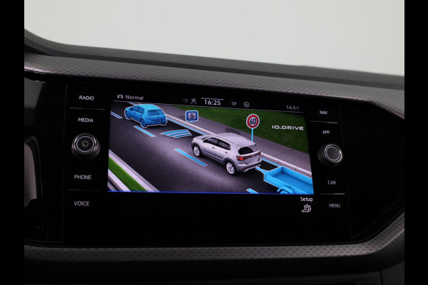 Volkswagen T-Cross 1.0 TSI R-Line 110Pk DSG | Navigatie | Parkeercamera | Digitaal dashboard |