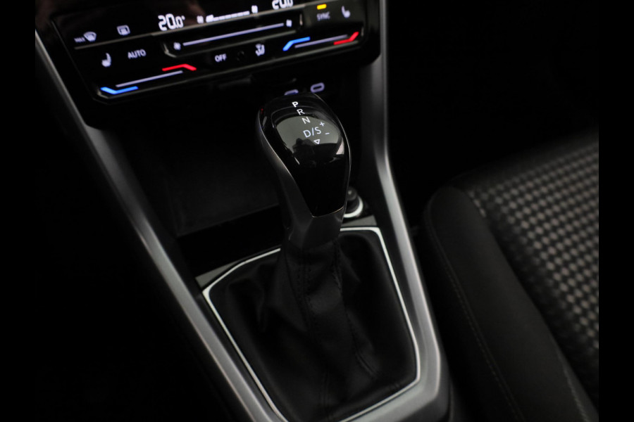 Volkswagen T-Cross 1.0 TSI R-Line 110Pk DSG | Navigatie | Parkeercamera | Digitaal dashboard |
