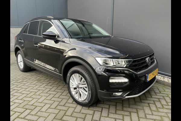 Volkswagen T-Roc 1.5 TSI Style Automaat - Climate control - Cruise control - Parkeersensoren voor en achter - Achteruitrijcamera - Stuurverwarming - Stoelverwarming - Dakrails - Bluetooth - Start/stop systeem - Stuur multi