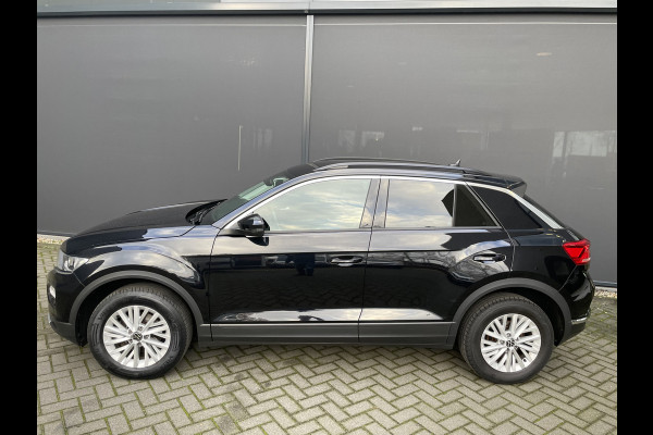 Volkswagen T-Roc 1.5 TSI Style Automaat - Climate control - Cruise control - Parkeersensoren voor en achter - Achteruitrijcamera - Stuurverwarming - Stoelverwarming - Dakrails - Bluetooth - Start/stop systeem - Stuur multi