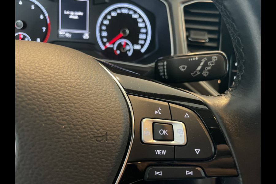 Volkswagen T-Roc 1.5 TSI Style Automaat - Climate control - Cruise control - Parkeersensoren voor en achter - Achteruitrijcamera - Stuurverwarming - Stoelverwarming - Dakrails - Bluetooth - Start/stop systeem - Stuur multi