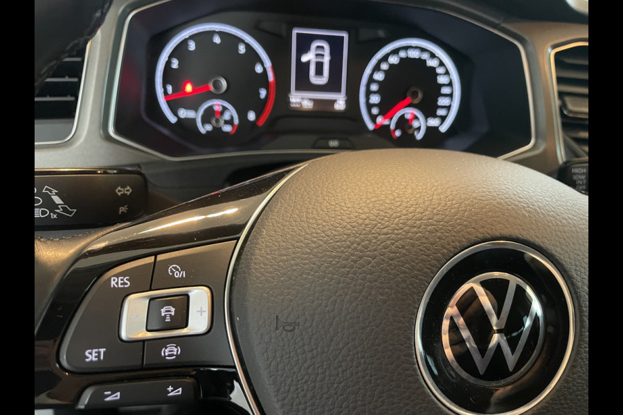 Volkswagen T-Roc 1.5 TSI Style Automaat - Climate control - Cruise control - Parkeersensoren voor en achter - Achteruitrijcamera - Stuurverwarming - Stoelverwarming - Dakrails - Bluetooth - Start/stop systeem - Stuur multi