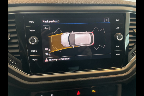 Volkswagen T-Roc 1.5 TSI Style Automaat - Climate control - Cruise control - Parkeersensoren voor en achter - Achteruitrijcamera - Stuurverwarming - Stoelverwarming - Dakrails - Bluetooth - Start/stop systeem - Stuur multi