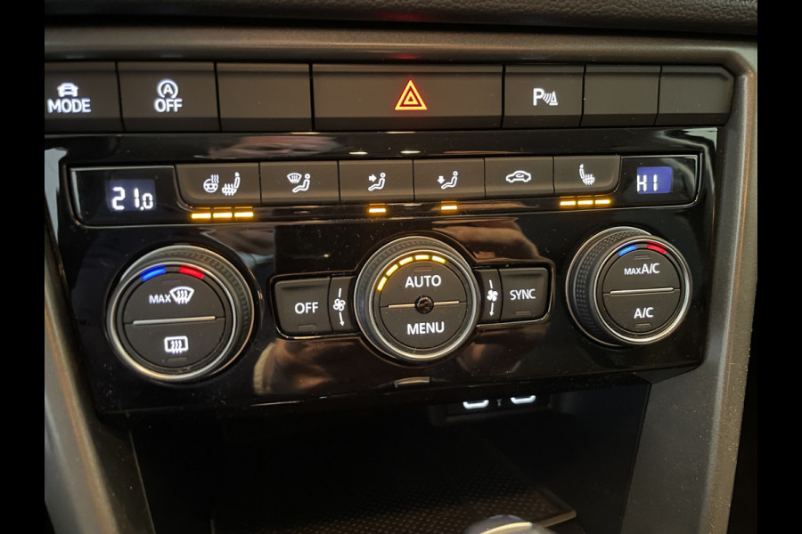 Volkswagen T-Roc 1.5 TSI Style Automaat - Climate control - Cruise control - Parkeersensoren voor en achter - Achteruitrijcamera - Stuurverwarming - Stoelverwarming - Dakrails - Bluetooth - Start/stop systeem - Stuur multi