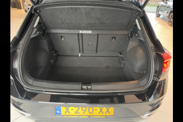 Volkswagen T-Roc 1.5 TSI Style Automaat - Climate control - Cruise control - Parkeersensoren voor en achter - Achteruitrijcamera - Stuurverwarming - Stoelverwarming - Dakrails - Bluetooth - Start/stop systeem - Stuur multi