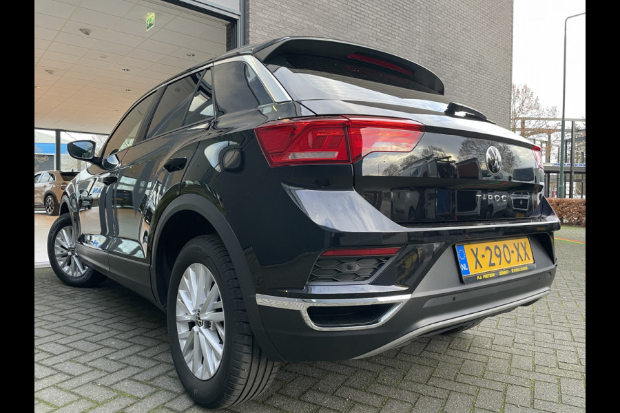 Volkswagen T-Roc 1.5 TSI Style Automaat - Climate control - Cruise control - Parkeersensoren voor en achter - Achteruitrijcamera - Stuurverwarming - Stoelverwarming - Dakrails - Bluetooth - Start/stop systeem - Stuur multi