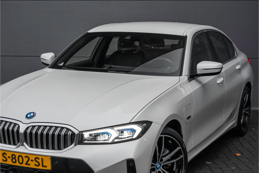 BMW 3-serie 330e High Executive M-Sport Trekhaak Stoelverwarming HiFi 19"