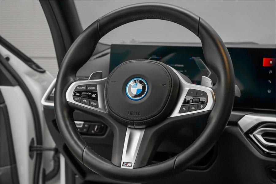 BMW 3-serie 330e High Executive M-Sport Trekhaak Stoelverwarming HiFi 19"