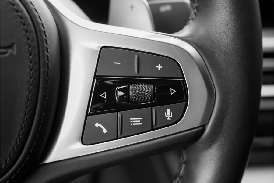 BMW 3-serie 330e High Executive M-Sport Trekhaak Stoelverwarming HiFi 19"