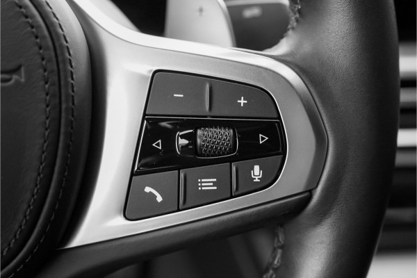 BMW 3-serie 330e High Executive M-Sport Trekhaak Stoelverwarming HiFi 19"