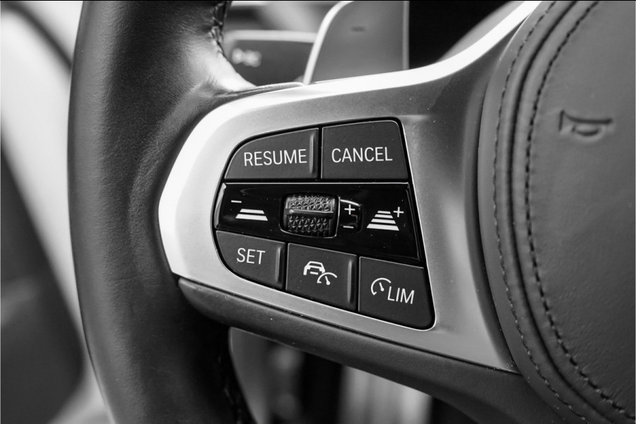 BMW 3-serie 330e High Executive M-Sport Trekhaak Stoelverwarming HiFi 19"