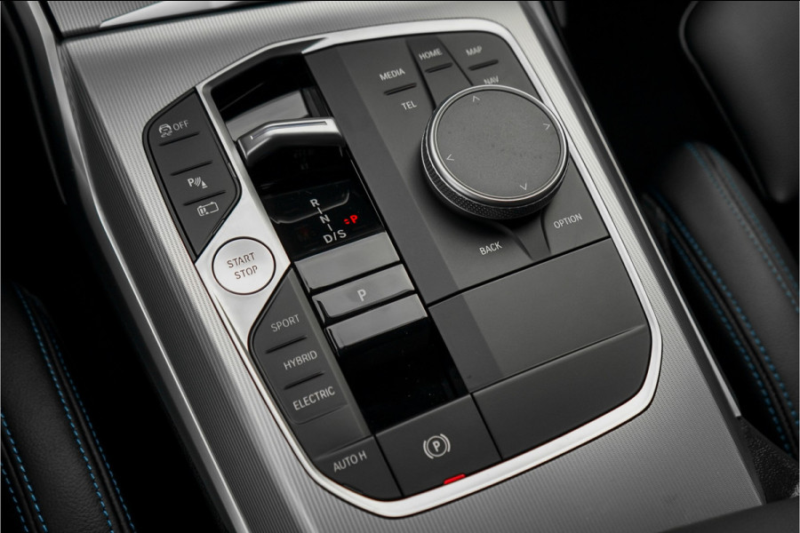 BMW 3-serie 330e High Executive M-Sport Trekhaak Stoelverwarming HiFi 19"