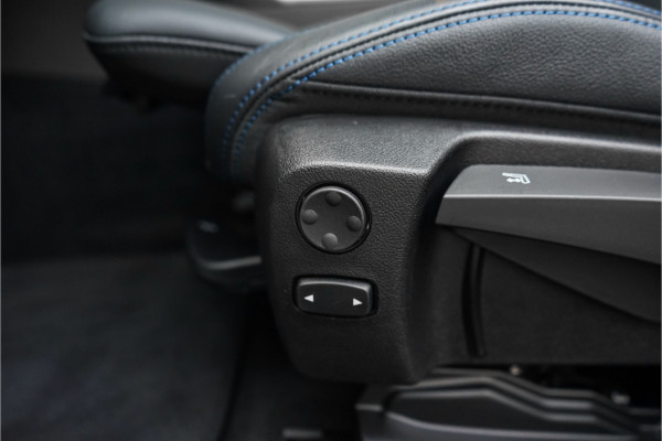 BMW 3-serie 330e High Executive M-Sport Trekhaak Stoelverwarming HiFi 19"