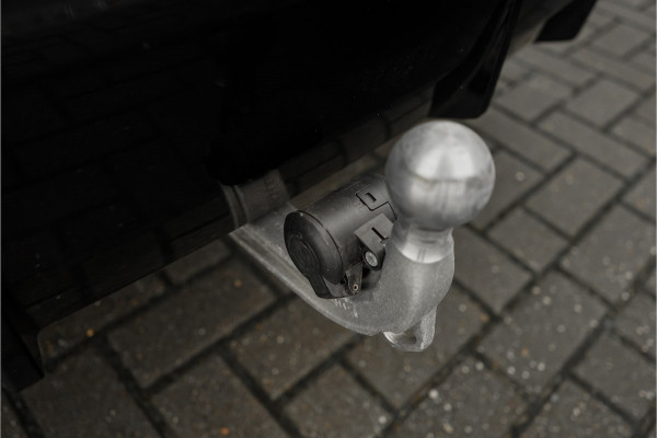 BMW 3-serie 330e High Executive M-Sport Trekhaak Stoelverwarming HiFi 19"