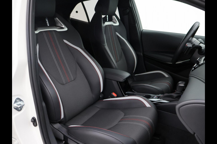Toyota Corolla 2.0 HYBRID 184 PK GR-SPORT PLUS BI-TONE | 13.792 KM | JBL AUDIO | HEAD-UP DISPLAY | STOELVERWARMING | CAMERA