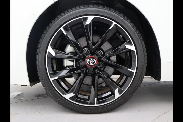 Toyota Corolla 2.0 HYBRID 184 PK GR-SPORT PLUS BI-TONE | 13.792 KM | JBL AUDIO | HEAD-UP DISPLAY | STOELVERWARMING | CAMERA