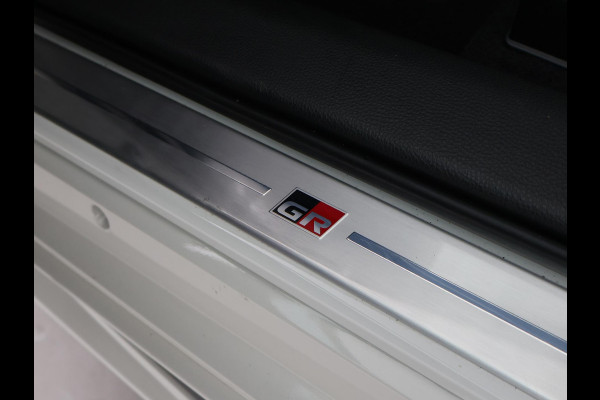 Toyota Corolla 2.0 HYBRID 184 PK GR-SPORT PLUS BI-TONE | 13.792 KM | JBL AUDIO | HEAD-UP DISPLAY | STOELVERWARMING | CAMERA