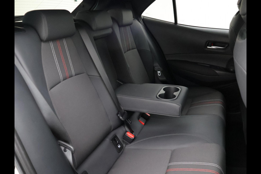 Toyota Corolla 2.0 HYBRID 184 PK GR-SPORT PLUS BI-TONE | 13.792 KM | JBL AUDIO | HEAD-UP DISPLAY | STOELVERWARMING | CAMERA