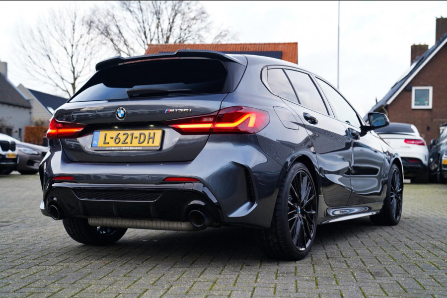 BMW 1-serie M135i xDrive High Executive | Facelift | Multimedia | LED | Stuurwiel verwarmd | Stoelverwarming | NAP | Navigatie |
