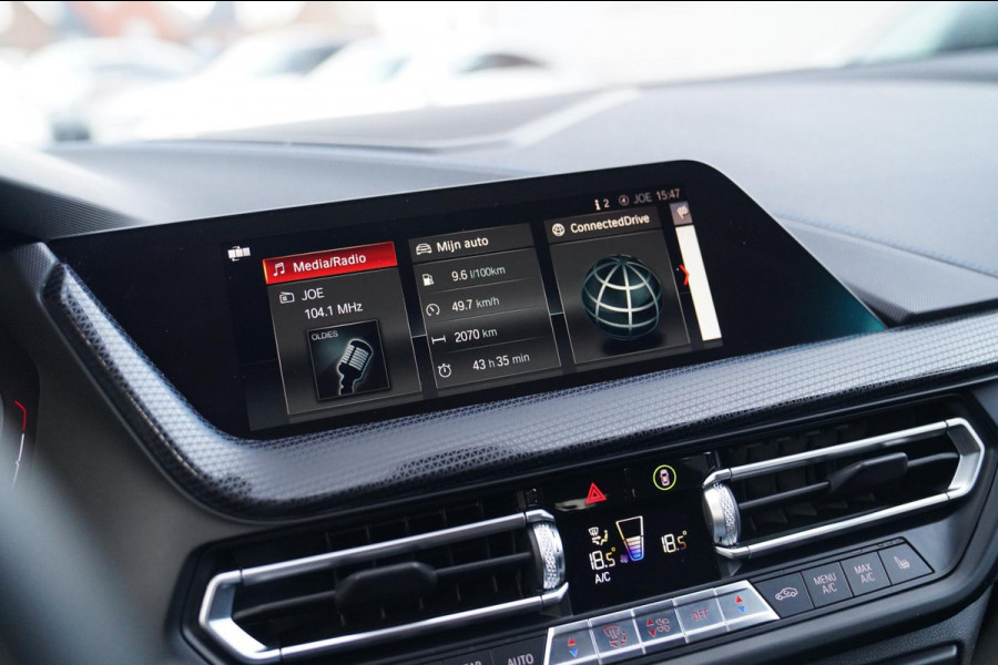 BMW 1-serie M135i xDrive High Executive | Facelift | Multimedia | LED | Stuurwiel verwarmd | Stoelverwarming | NAP | Navigatie |