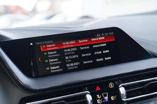 BMW 1-serie M135i xDrive High Executive | Facelift | Multimedia | LED | Stuurwiel verwarmd | Stoelverwarming | NAP | Navigatie |