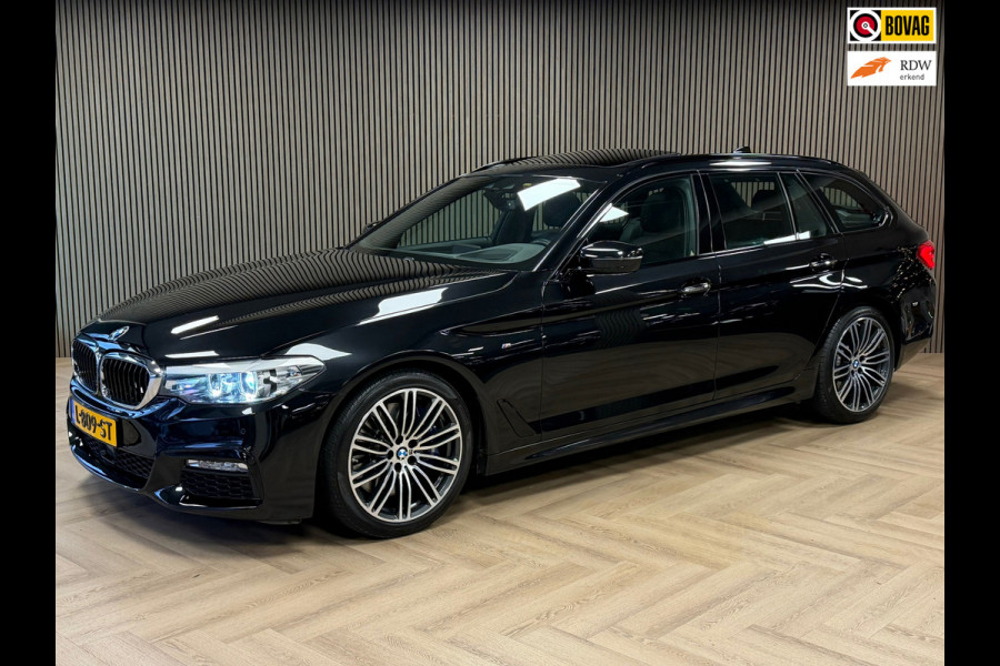 BMW 5 Serie Touring 540i M xDrive High Executive AUT. PANORAMADAK HEAD-UP NAVIGATIE CAMERA STOELVERWARMING LEDER SFEERVERLICHTING