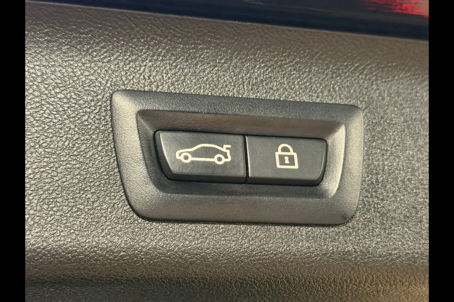 BMW 5 Serie Touring 540i M xDrive High Executive AUT. PANORAMADAK HEAD-UP NAVIGATIE CAMERA STOELVERWARMING LEDER SFEERVERLICHTING