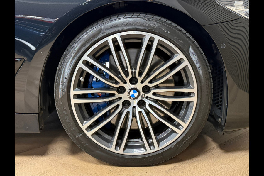 BMW 5 Serie Touring 540i M xDrive High Executive AUT. PANORAMADAK HEAD-UP NAVIGATIE CAMERA STOELVERWARMING LEDER SFEERVERLICHTING