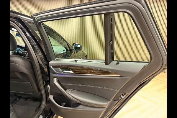BMW 5 Serie Touring 540i M xDrive High Executive AUT. PANORAMADAK HEAD-UP NAVIGATIE CAMERA STOELVERWARMING LEDER SFEERVERLICHTING