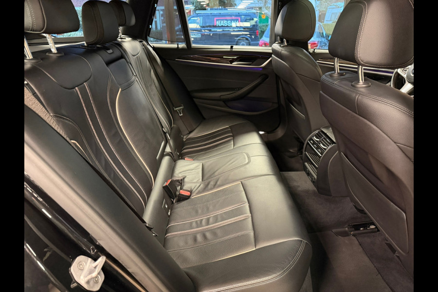 BMW 5 Serie Touring 540i M xDrive High Executive AUT. PANORAMADAK HEAD-UP NAVIGATIE CAMERA STOELVERWARMING LEDER SFEERVERLICHTING