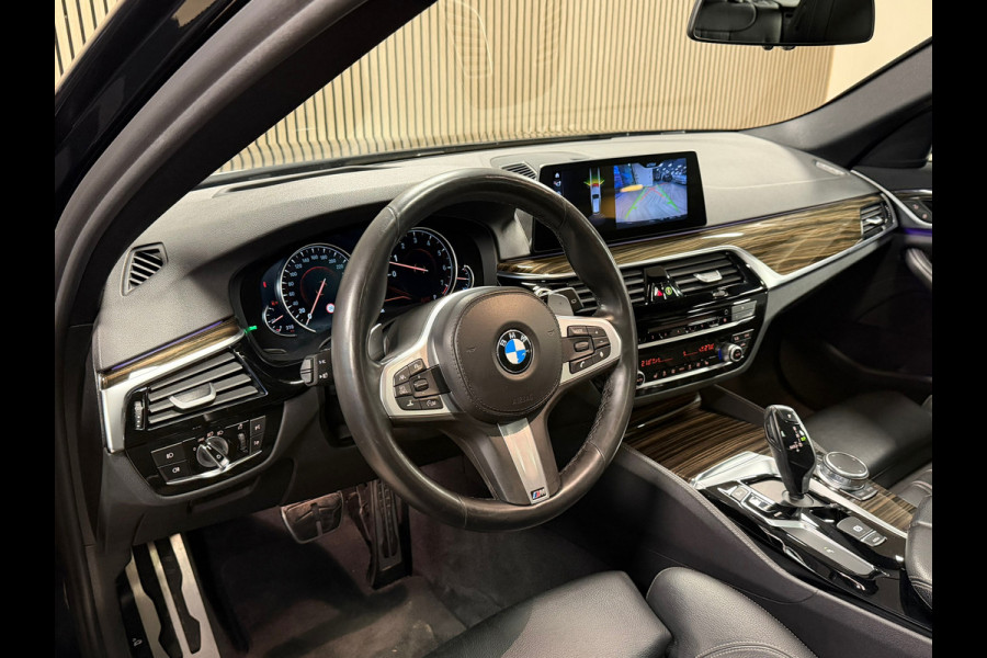 BMW 5 Serie Touring 540i M xDrive High Executive AUT. PANORAMADAK HEAD-UP NAVIGATIE CAMERA STOELVERWARMING LEDER SFEERVERLICHTING