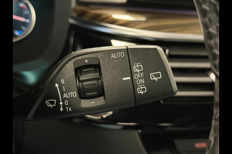 BMW 5 Serie Touring 540i M xDrive High Executive AUT. PANORAMADAK HEAD-UP NAVIGATIE CAMERA STOELVERWARMING LEDER SFEERVERLICHTING