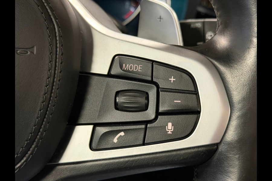 BMW 5 Serie Touring 540i M xDrive High Executive AUT. PANORAMADAK HEAD-UP NAVIGATIE CAMERA STOELVERWARMING LEDER SFEERVERLICHTING