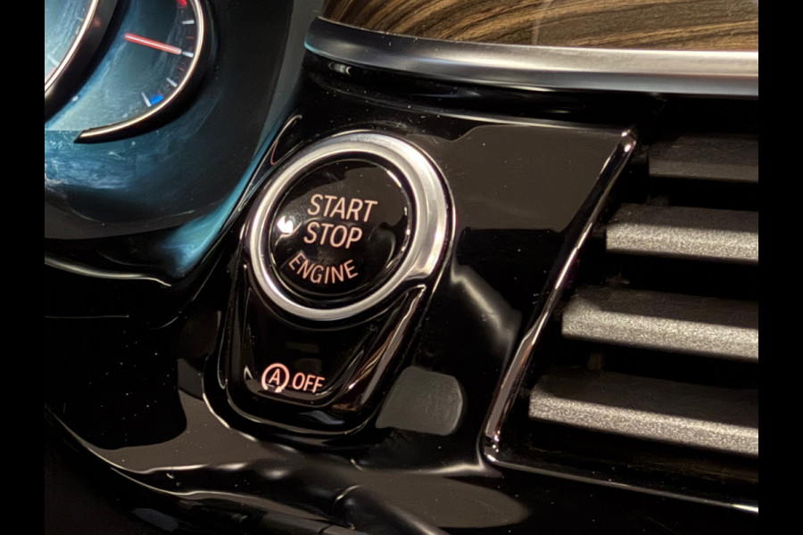 BMW 5 Serie Touring 540i M xDrive High Executive AUT. PANORAMADAK HEAD-UP NAVIGATIE CAMERA STOELVERWARMING LEDER SFEERVERLICHTING