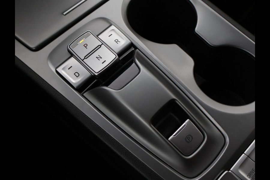 Hyundai Kona EV PREMIUM 64 KWH + LEDER | HEAD-UP | STUUR/STOELVERWARMING | CAMERA | ADAPTIVE CRUISE CONTROL