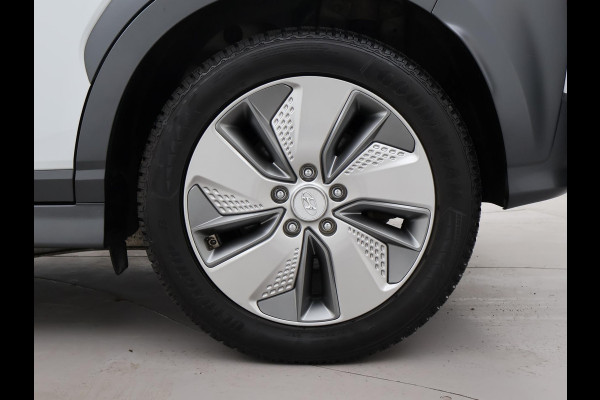 Hyundai Kona EV PREMIUM 64 KWH + LEDER | HEAD-UP | STUUR/STOELVERWARMING | CAMERA | ADAPTIVE CRUISE CONTROL