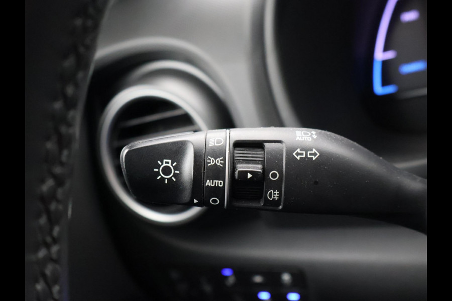 Hyundai Kona EV PREMIUM 64 KWH + LEDER | HEAD-UP | STUUR/STOELVERWARMING | CAMERA | ADAPTIVE CRUISE CONTROL