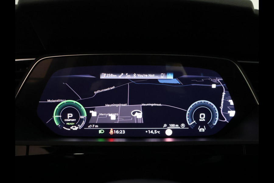 Audi e-tron 55 QUATTRO 95 kWh + TREKHAAK | NACHTZICHT | LUCHTVERING | HEAD-UP | ADAPTIVE CRUISE CONTROL