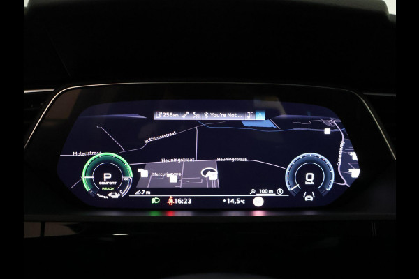 Audi e-tron 55 QUATTRO 95 kWh + TREKHAAK | NACHTZICHT | LUCHTVERING | HEAD-UP | ADAPTIVE CRUISE CONTROL