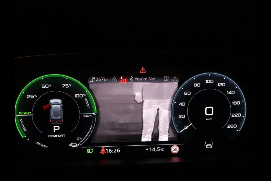 Audi e-tron 55 QUATTRO 95 kWh + TREKHAAK | NACHTZICHT | LUCHTVERING | HEAD-UP | ADAPTIVE CRUISE CONTROL