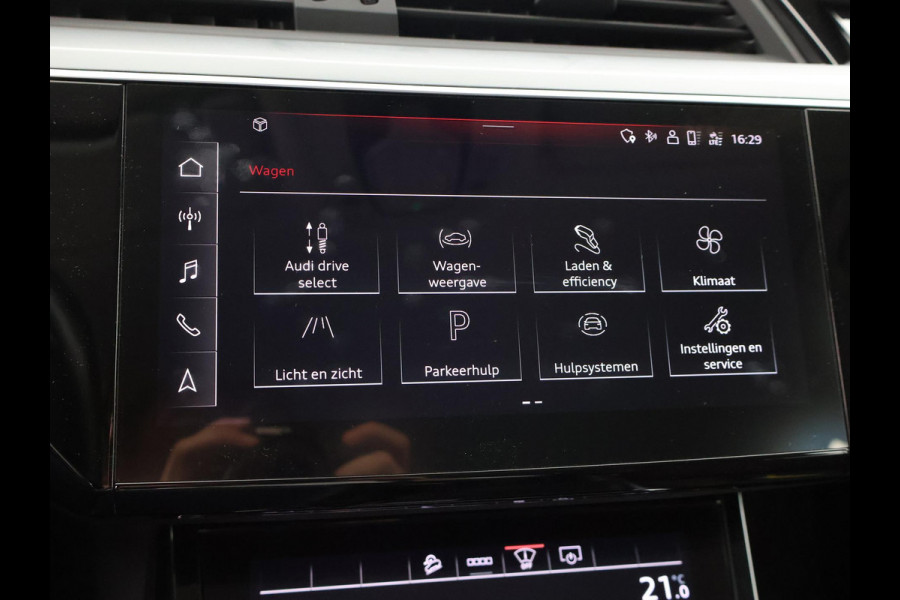 Audi e-tron 55 QUATTRO 95 kWh + TREKHAAK | NACHTZICHT | LUCHTVERING | HEAD-UP | ADAPTIVE CRUISE CONTROL