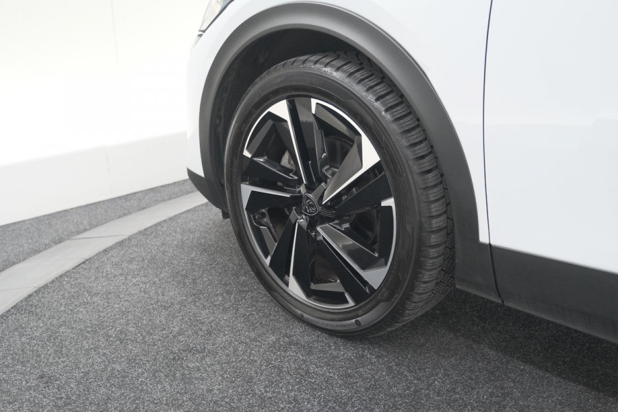 Peugeot 408 Hybrid 136 e-DCS6 Allure | 360 Camera | Adaptieve Cruise Control | Allseason Banden | Navigatie