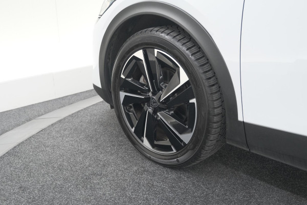 Peugeot 408 Hybrid 136 e-DCS6 Allure | 360 Camera | Adaptieve Cruise Control | Allseason Banden | Navigatie