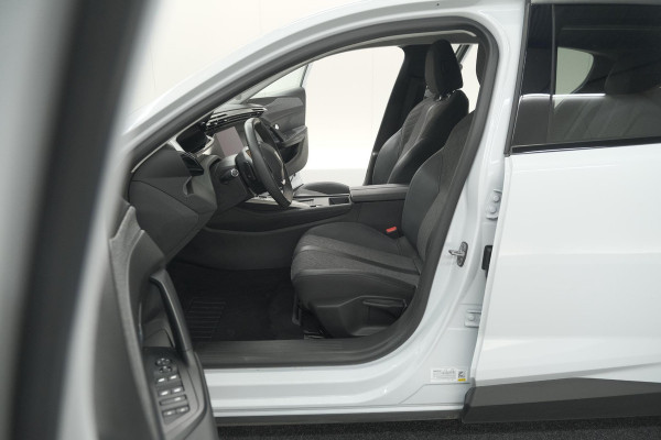 Peugeot 408 Hybrid 136 e-DCS6 Allure | 360 Camera | Adaptieve Cruise Control | Allseason Banden | Navigatie