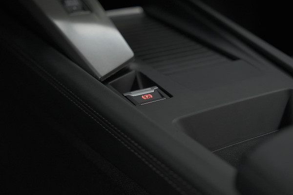 Peugeot 408 Hybrid 136 e-DCS6 Allure | 360 Camera | Adaptieve Cruise Control | Allseason Banden | Navigatie