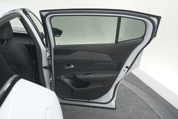 Peugeot 408 Hybrid 136 e-DCS6 Allure | 360 Camera | Adaptieve Cruise Control | Allseason Banden | Navigatie