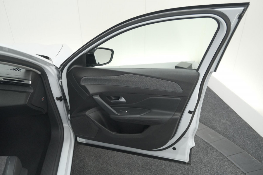 Peugeot 408 Hybrid 136 e-DCS6 Allure | 360 Camera | Adaptieve Cruise Control | Allseason Banden | Navigatie