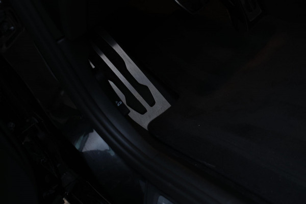 BMW 5 Serie M550i xDrive *Nachtzicht*Massage*H/K*360 Camera*Trekhaak*