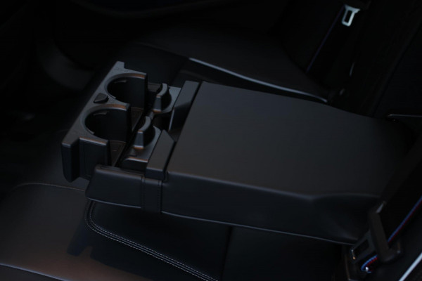 BMW 5 Serie M550i xDrive *Nachtzicht*Massage*H/K*360 Camera*Trekhaak*