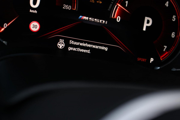 BMW 5 Serie M550i xDrive *Nachtzicht*Massage*H/K*360 Camera*Trekhaak*